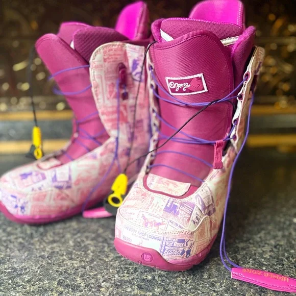 PINK HOOKER BURTON 2010 OZONE SNOWBOARDING BOOTS RARE MENS 